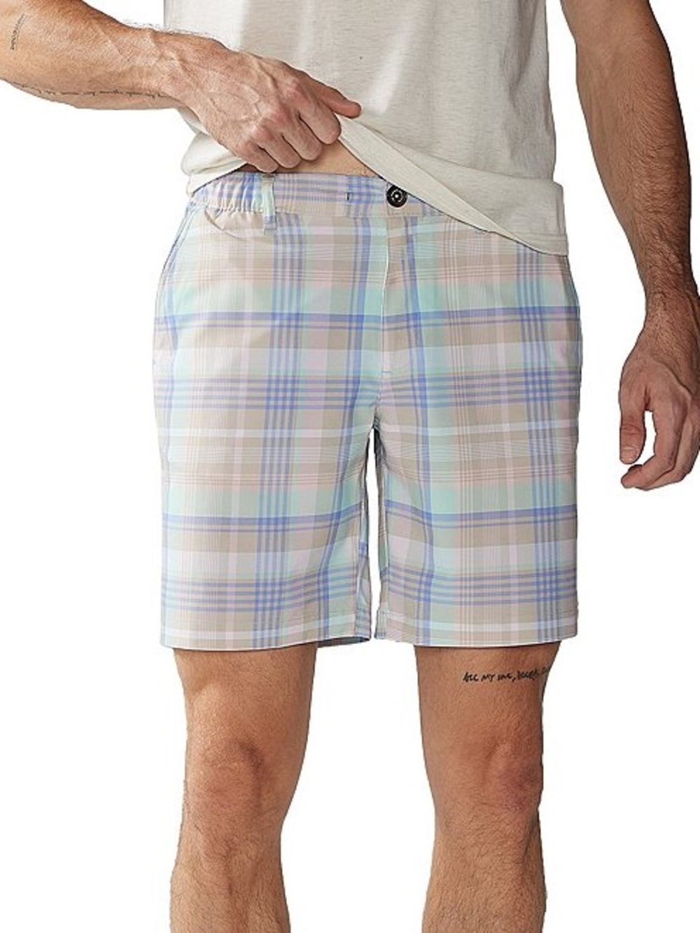 Chubbies Men's Everywear 6”Performance Short size Large in Breaking Plaid
